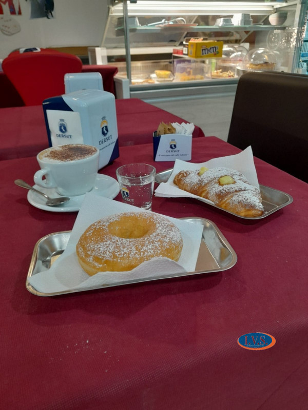 VICENZA (VI) - ZONA STADIO - In zona di grande visibilità VENDESI LOCALE CON ATTIVITA' DI BAR sto...