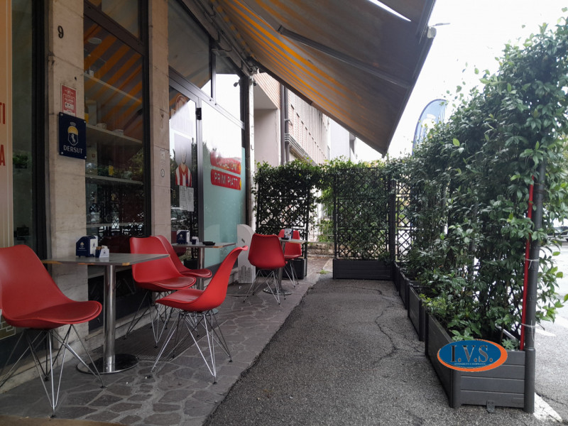 VICENZA (VI) - ZONA STADIO - In zona di grande visibilità VENDESI LOCALE CON ATTIVITA' DI BAR sto...