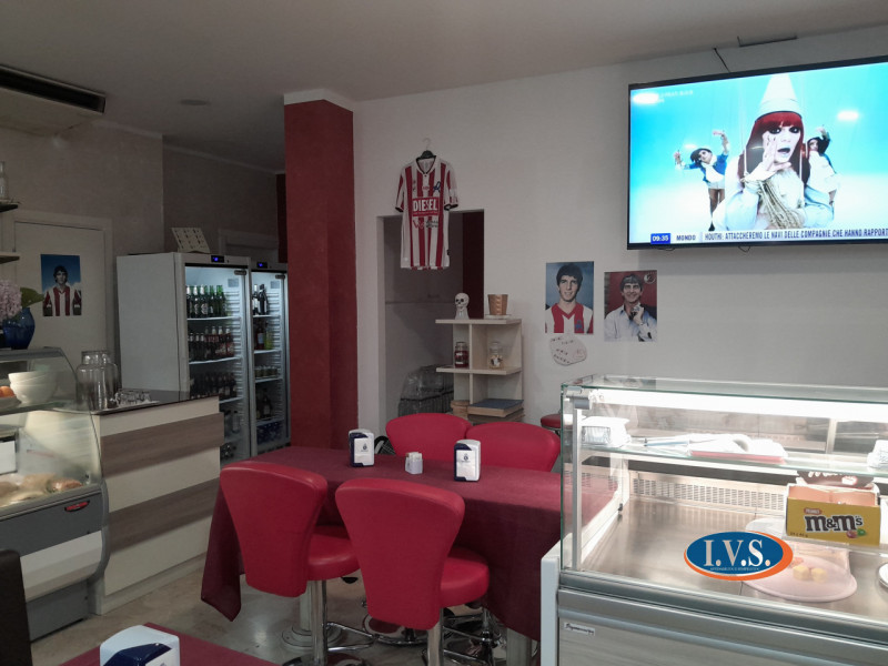 VICENZA (VI) - ZONA STADIO - In zona di grande visibilità VENDESI LOCALE CON ATTIVITA' DI BAR sto...