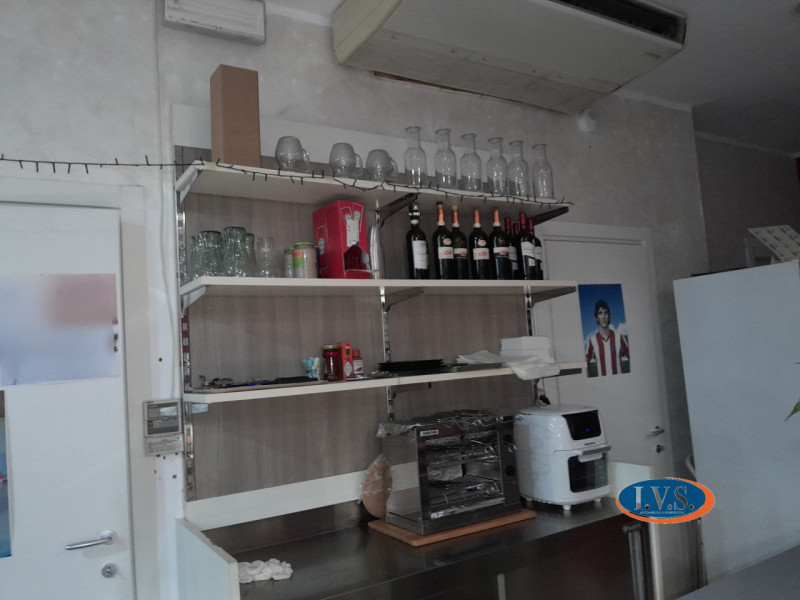 VICENZA (VI) - ZONA STADIO - In zona di grande visibilità VENDESI LOCALE CON ATTIVITA' DI BAR sto...