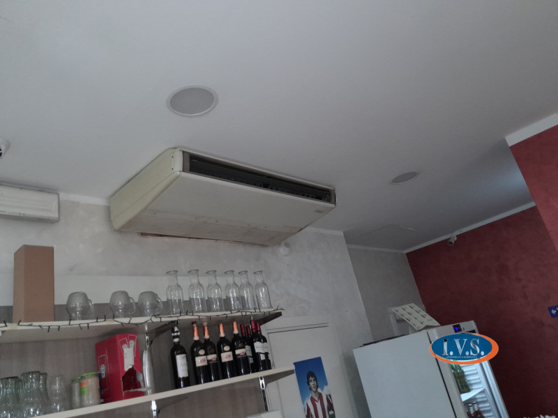 VICENZA (VI) - ZONA STADIO - In zona di grande visibilità VENDESI LOCALE CON ATTIVITA' DI BAR sto...