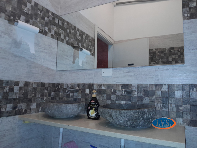 VICENZA (VI) - ZONA STADIO - In zona di grande visibilità VENDESI LOCALE CON ATTIVITA' DI BAR sto...