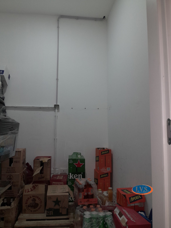 VICENZA (VI) - ZONA STADIO - In zona di grande visibilità VENDESI LOCALE CON ATTIVITA' DI BAR sto...