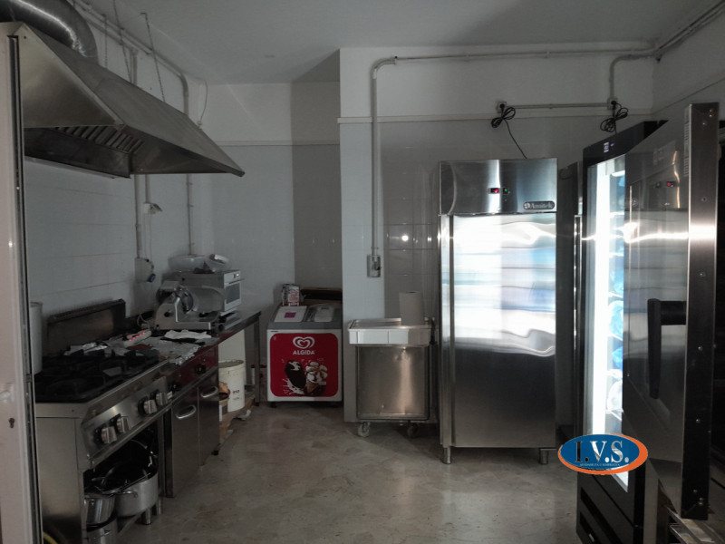 VICENZA (VI) - ZONA STADIO - In zona di grande visibilità VENDESI LOCALE CON ATTIVITA' DI BAR sto...