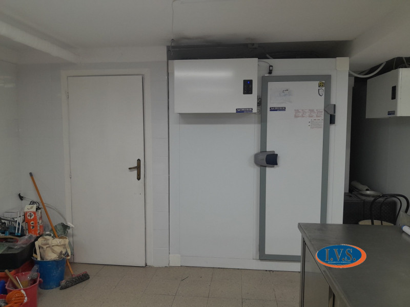 VICENZA (VI) - ZONA STADIO - In zona di grande visibilità VENDESI LOCALE CON ATTIVITA' DI BAR sto...