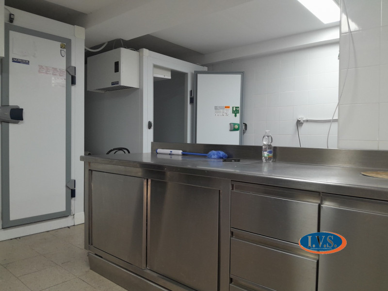 VICENZA (VI) - ZONA STADIO - In zona di grande visibilità VENDESI LOCALE CON ATTIVITA' DI BAR sto...