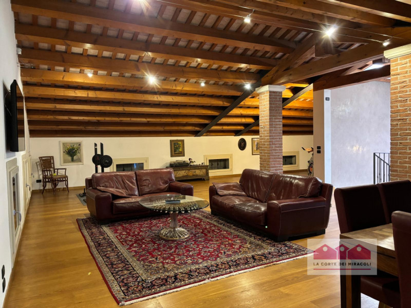 COSTABISSARA: ELEGANTE E RAFFINATA SINGOLA CON GRANDE GIARDINO E DEPANDANCE. RIF. VS79F. EURO 1.4...