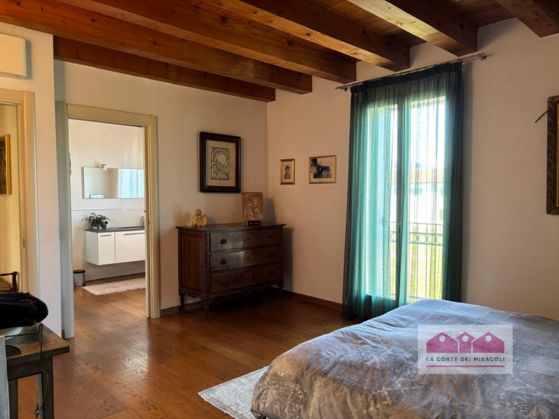 COSTABISSARA: ELEGANTE E RAFFINATA SINGOLA CON GRANDE GIARDINO E DEPANDANCE. RIF. VS79F. EURO 1.4...