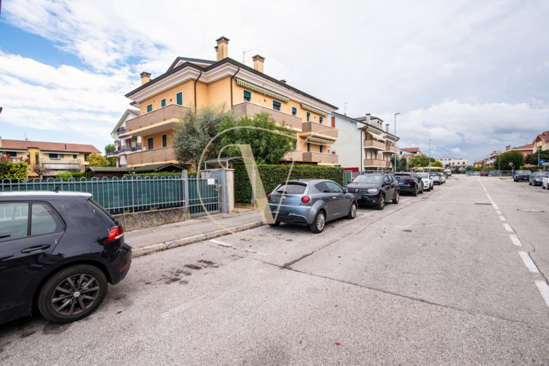 Albignasego – Via della Croce Verde, N. 15

In zona residenziale tranquilla e comoda ai principal...