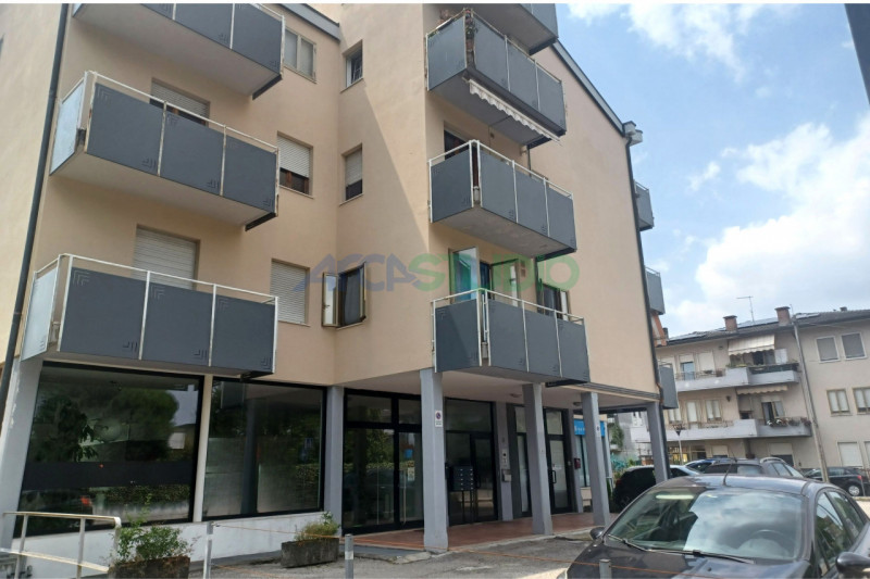 Cavazzale: USO INVESTIMENTO in buon contesto residenziale/commerciale, posto in centro paese, in ...