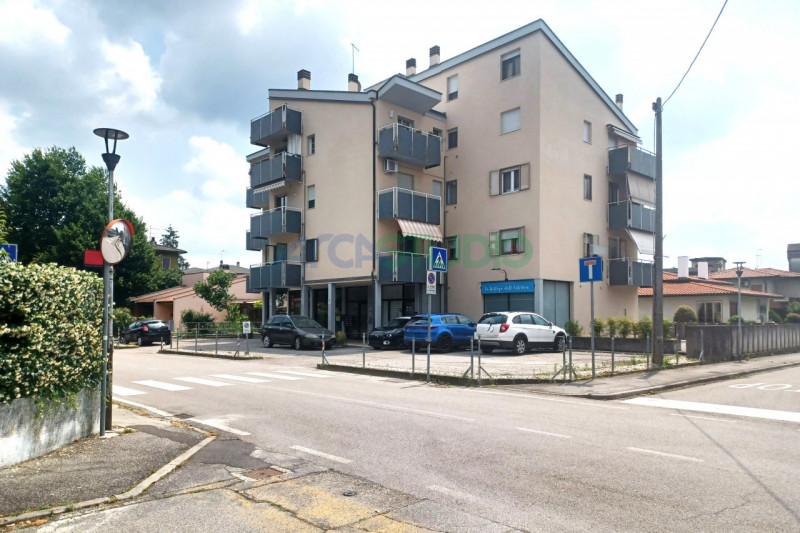 Cavazzale: USO INVESTIMENTO in buon contesto residenziale/commerciale, posto in centro paese, in ...