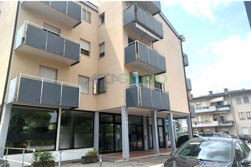 Cavazzale: USO INVESTIMENTO in buon contesto residenziale/commerciale, posto in centro paese, in ...