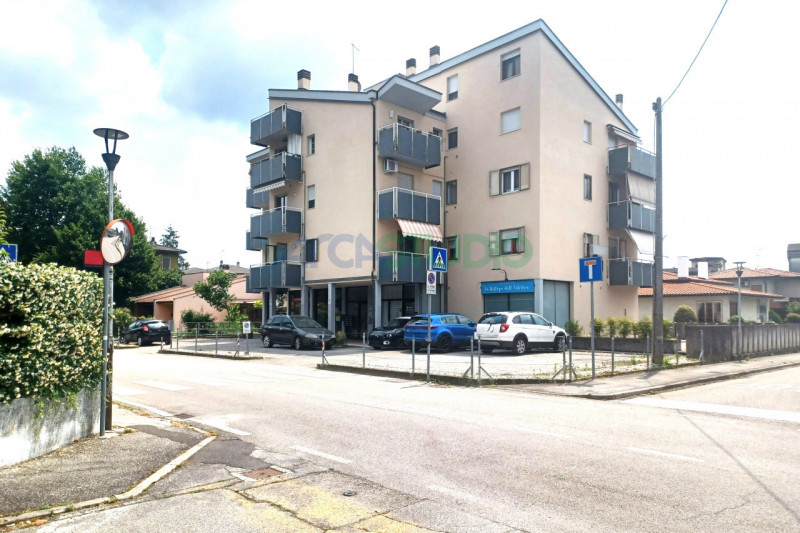 Cavazzale: USO INVESTIMENTO in buon contesto residenziale/commerciale, posto in centro paese, in ...