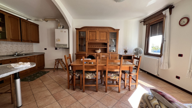 Interessante soluzione indipendente contornata da circa 1.000mq di giardino.

Edificata nel 1995,...