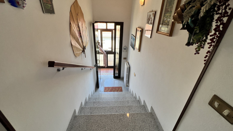 Interessante soluzione indipendente contornata da circa 1.000mq di giardino.

Edificata nel 1995,...