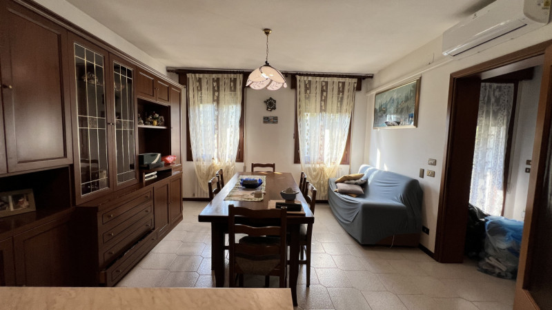 Interessante soluzione indipendente contornata da circa 1.000mq di giardino.

Edificata nel 1995,...