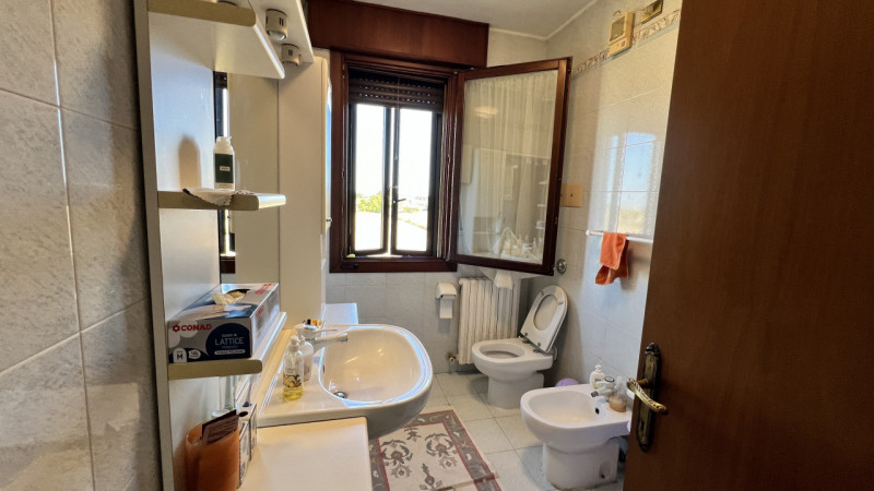 Interessante soluzione indipendente contornata da circa 1.000mq di giardino.

Edificata nel 1995,...