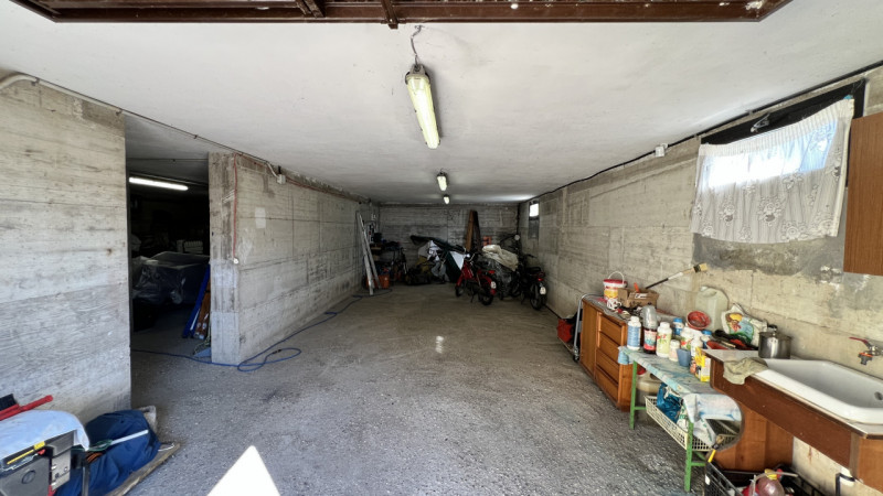 Interessante soluzione indipendente contornata da circa 1.000mq di giardino.

Edificata nel 1995,...