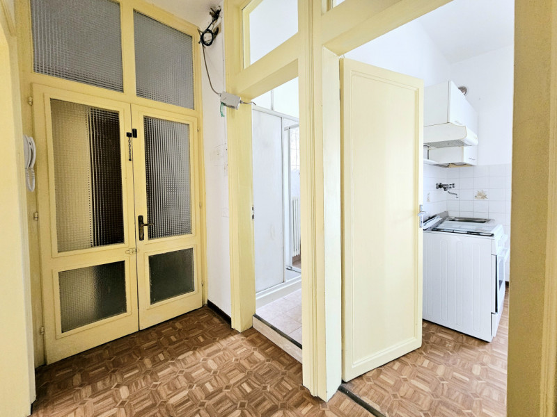 A Este, nella centralissima via San Rocco, proponiamo in vendita appartamento al secondo piano. L...