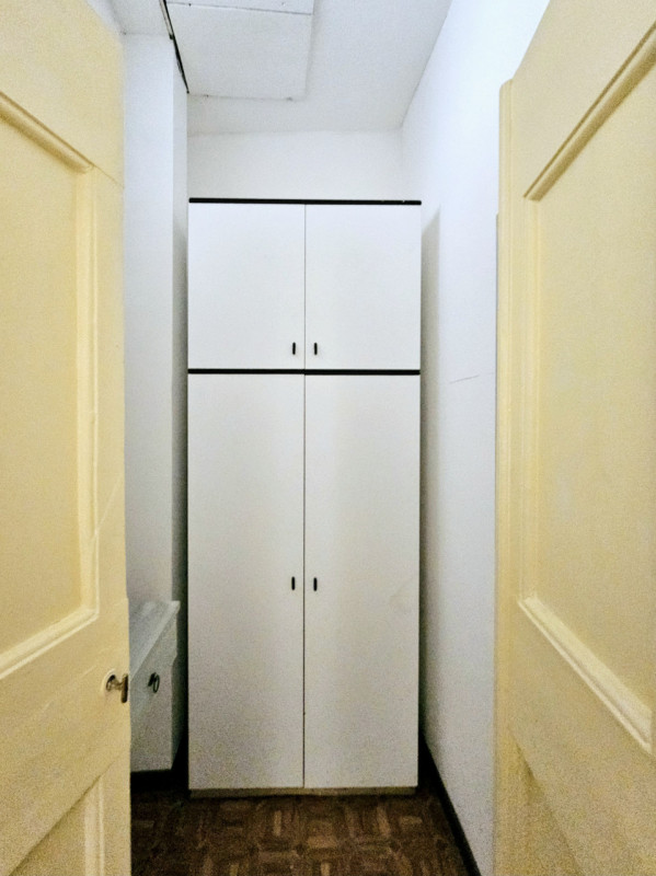 A Este, nella centralissima via San Rocco, proponiamo in vendita appartamento al secondo piano. L...