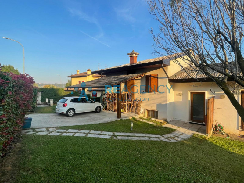 SOVIZZO - Colle 

CERCHI UN'ABITAZIONE SEMIDIPENDETE DAGLI AMPI SPAZI IN ZONA COLLINARE MOLTO TRA...