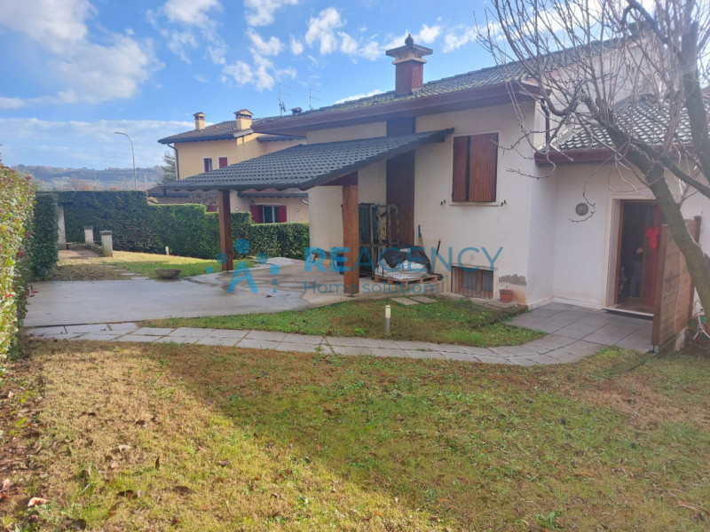 SOVIZZO - Colle 

CERCHI UN'ABITAZIONE SEMIDIPENDETE DAGLI AMPI SPAZI IN ZONA COLLINARE MOLTO TRA...