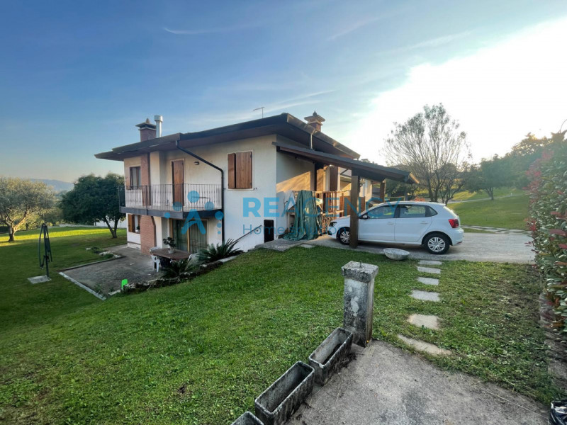 SOVIZZO - Colle 

CERCHI UN'ABITAZIONE SEMIDIPENDETE DAGLI AMPI SPAZI IN ZONA COLLINARE MOLTO TRA...