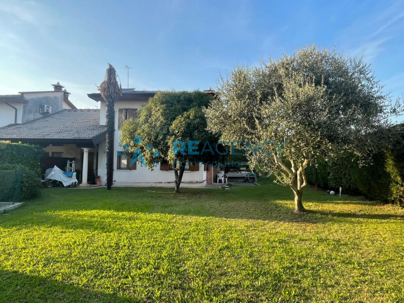 SOVIZZO - Colle 

CERCHI UN'ABITAZIONE SEMIDIPENDETE DAGLI AMPI SPAZI IN ZONA COLLINARE MOLTO TRA...