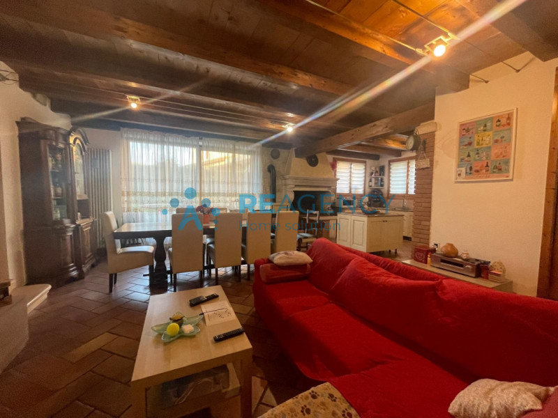 SOVIZZO - Colle 

CERCHI UN'ABITAZIONE SEMIDIPENDETE DAGLI AMPI SPAZI IN ZONA COLLINARE MOLTO TRA...