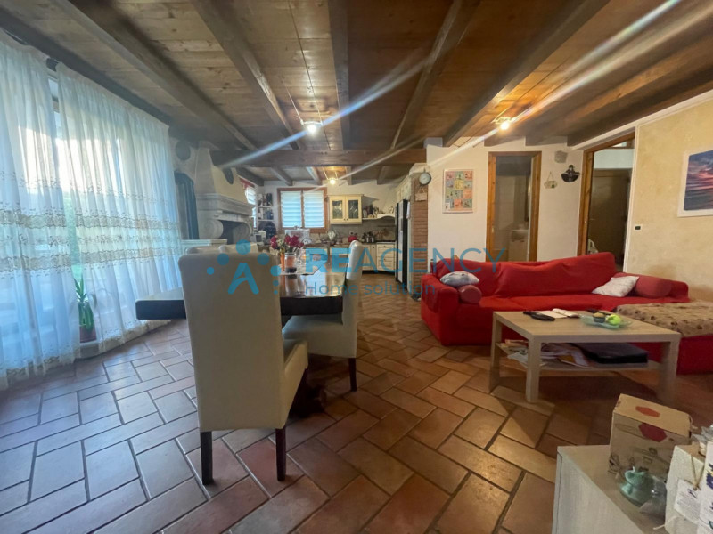 SOVIZZO - Colle 

CERCHI UN'ABITAZIONE SEMIDIPENDETE DAGLI AMPI SPAZI IN ZONA COLLINARE MOLTO TRA...