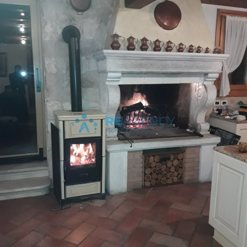 SOVIZZO - Colle 

CERCHI UN'ABITAZIONE SEMIDIPENDETE DAGLI AMPI SPAZI IN ZONA COLLINARE MOLTO TRA...