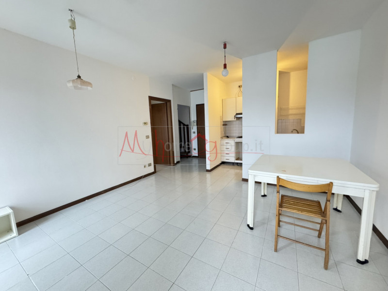 SAONARA - Vicino al Municipio di Saonara proponiamo in esclusiva appartamento al secondo e ultimo...