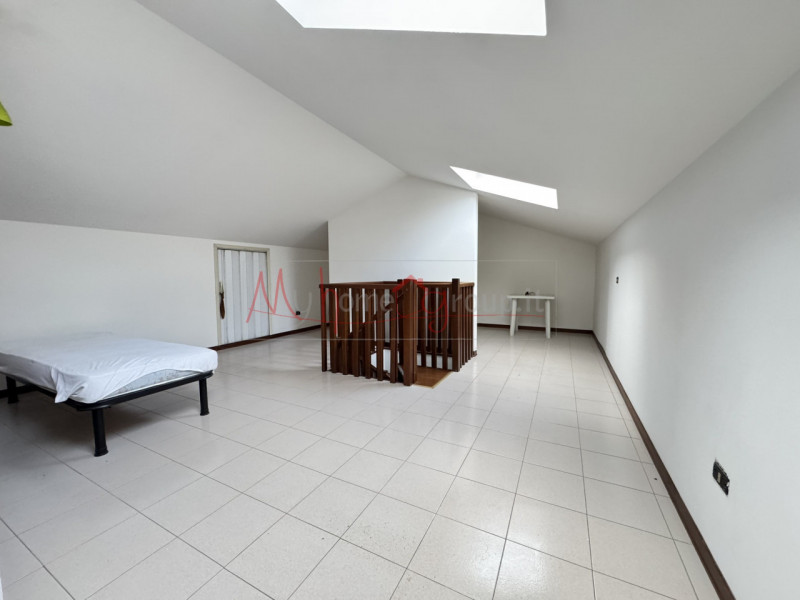 SAONARA - Vicino al Municipio di Saonara proponiamo in esclusiva appartamento al secondo e ultimo...