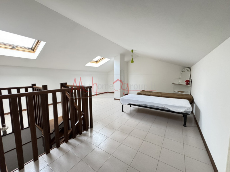 SAONARA - Vicino al Municipio di Saonara proponiamo in esclusiva appartamento al secondo e ultimo...