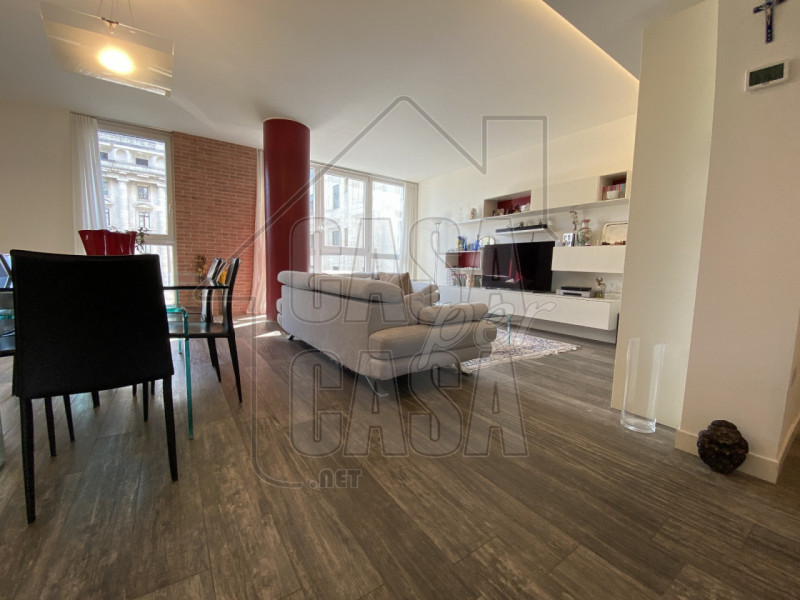 Nel cuore della città, all’interno di un palazzo prestigioso con servizio di portineria, proponia...