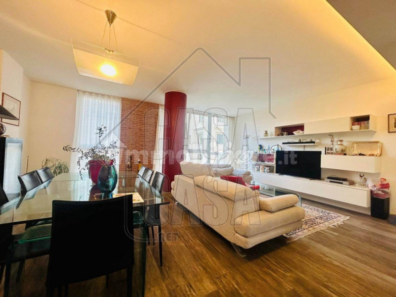 Nel cuore della città, all’interno di un palazzo prestigioso con servizio di portineria, proponia...