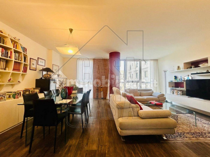 Nel cuore della città, all’interno di un palazzo prestigioso con servizio di portineria, proponia...