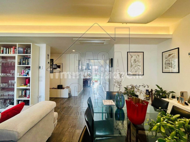 Nel cuore della città, all’interno di un palazzo prestigioso con servizio di portineria, proponia...