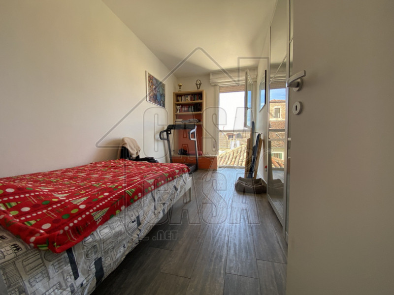 Nel cuore della città, all’interno di un palazzo prestigioso con servizio di portineria, proponia...