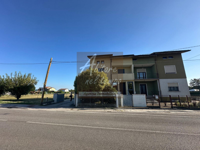 CITTADELLA (PD) NORD

Proponiamo in vendita elegante bifamiliare situata nella zona Nord di Citta...