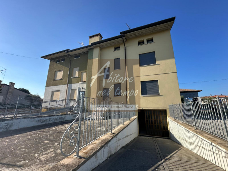 CITTADELLA (PD) NORD

Proponiamo in vendita elegante bifamiliare situata nella zona Nord di Citta...