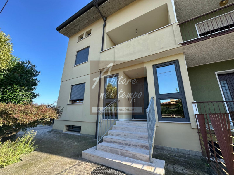 CITTADELLA (PD) NORD

Proponiamo in vendita elegante bifamiliare situata nella zona Nord di Citta...