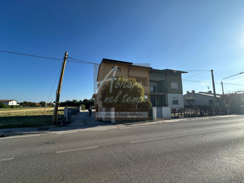 CITTADELLA (PD) NORD

Proponiamo in vendita elegante bifamiliare situata nella zona Nord di Citta...