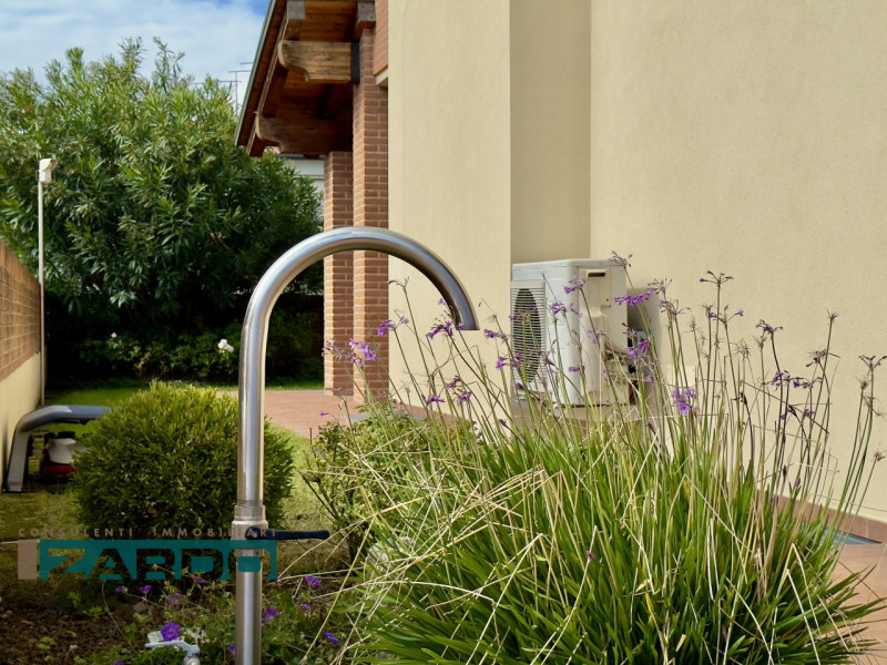 Rif. C-225 NE ( per info 350 5383983 | Giacomo )

In una ricercata area residenziale, comoda a tu...