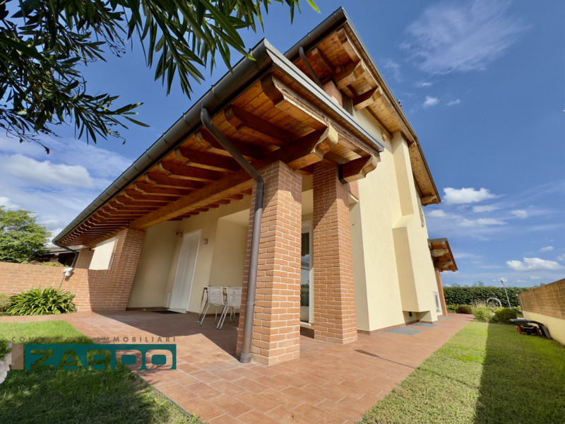 Rif. C-225 NE ( per info 350 5383983 | Giacomo )

In una ricercata area residenziale, comoda a tu...