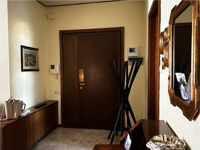 Scoprite un'opportunità unica nel cuore di Padova! Vi presentiamo un appartamento spazioso e lumi...