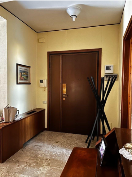 Scoprite un'opportunità unica nel cuore di Padova! Vi presentiamo un appartamento spazioso e lumi...