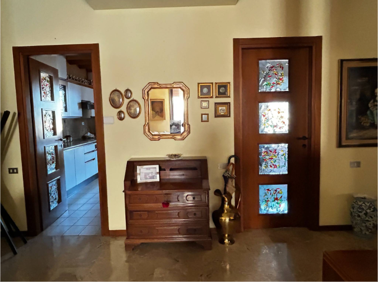 Scoprite un'opportunità unica nel cuore di Padova! Vi presentiamo un appartamento spazioso e lumi...