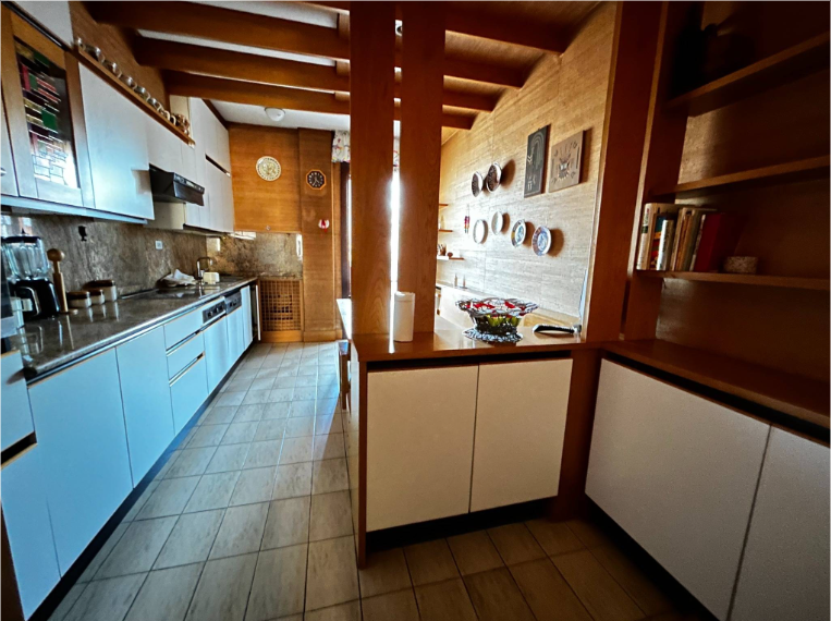 Scoprite un'opportunità unica nel cuore di Padova! Vi presentiamo un appartamento spazioso e lumi...