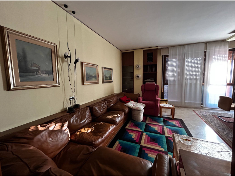 Scoprite un'opportunità unica nel cuore di Padova! Vi presentiamo un appartamento spazioso e lumi...